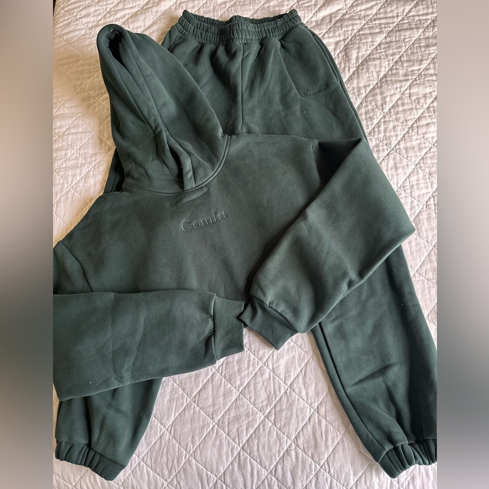 NWOT Comfrt Olive Green Sweat Set